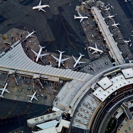 Airplanes standing on runways of Newark-Liberty-International-(EWR)