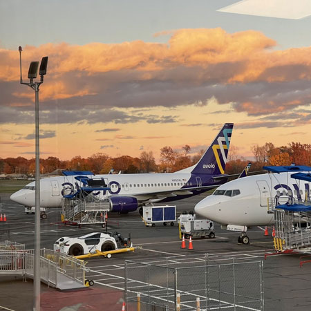 Airplanes standing on runway of Tweed-New-Haven-Airport-(HVN)